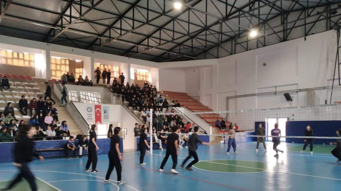 Spor Kulübü Tarafından Düzenlenen Sınıflar Arası  Voleybol Turnuvası Başladı